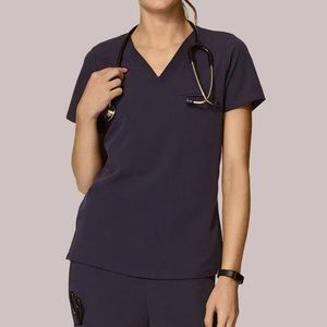 Mandala 1 pocket scrub top - size medium - color pewter - NWT